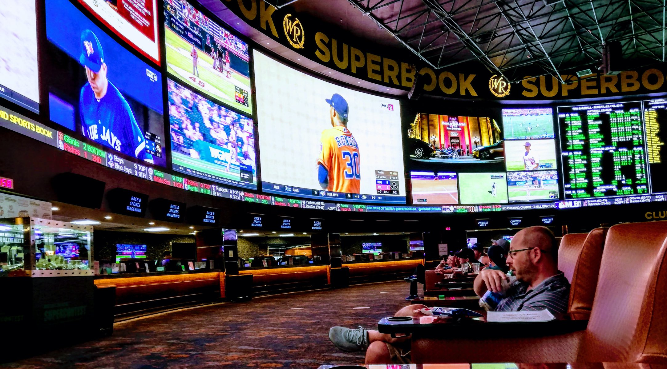 Buy picks from other Handicappers for your sports handicapping web business.